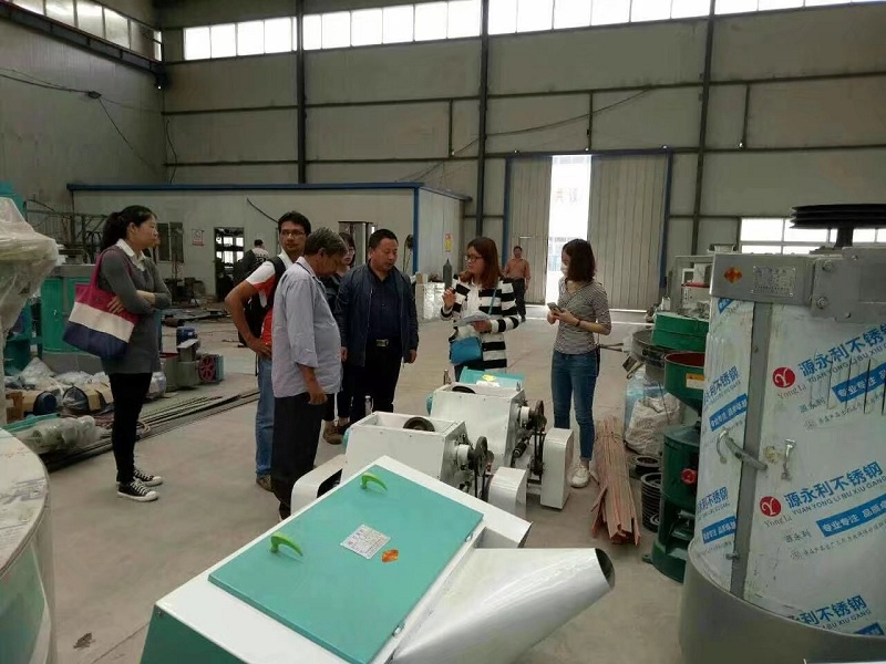 加拿大客戶參觀訂購雜糧加工設備，合作愉快。