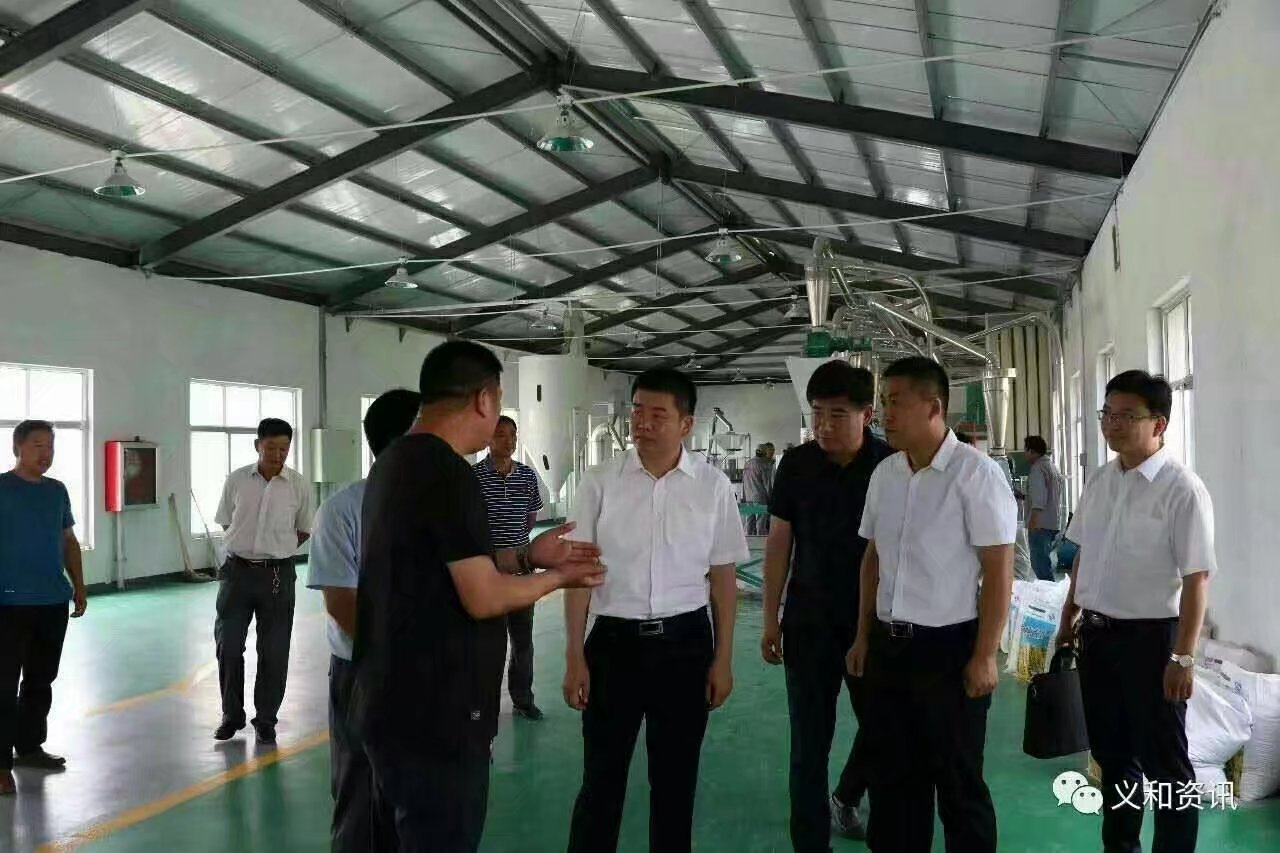 省扶貧辦參觀XV站安卓安装包安裝的石磨設備